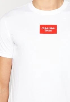 Calvin Klein Jeans Small Center Box Tee Unisex - Sujetador Básico - Bright White -Tienda barata Ulla Popken 0d74b5fb72414574af41817e9a5fc1e8