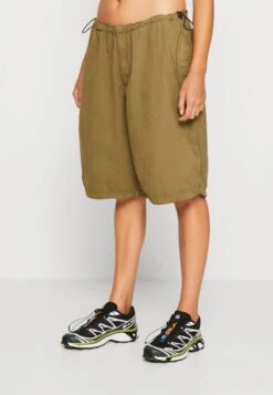 BDG Urban Outfitters Baggy Longline- Shorts - Khaki