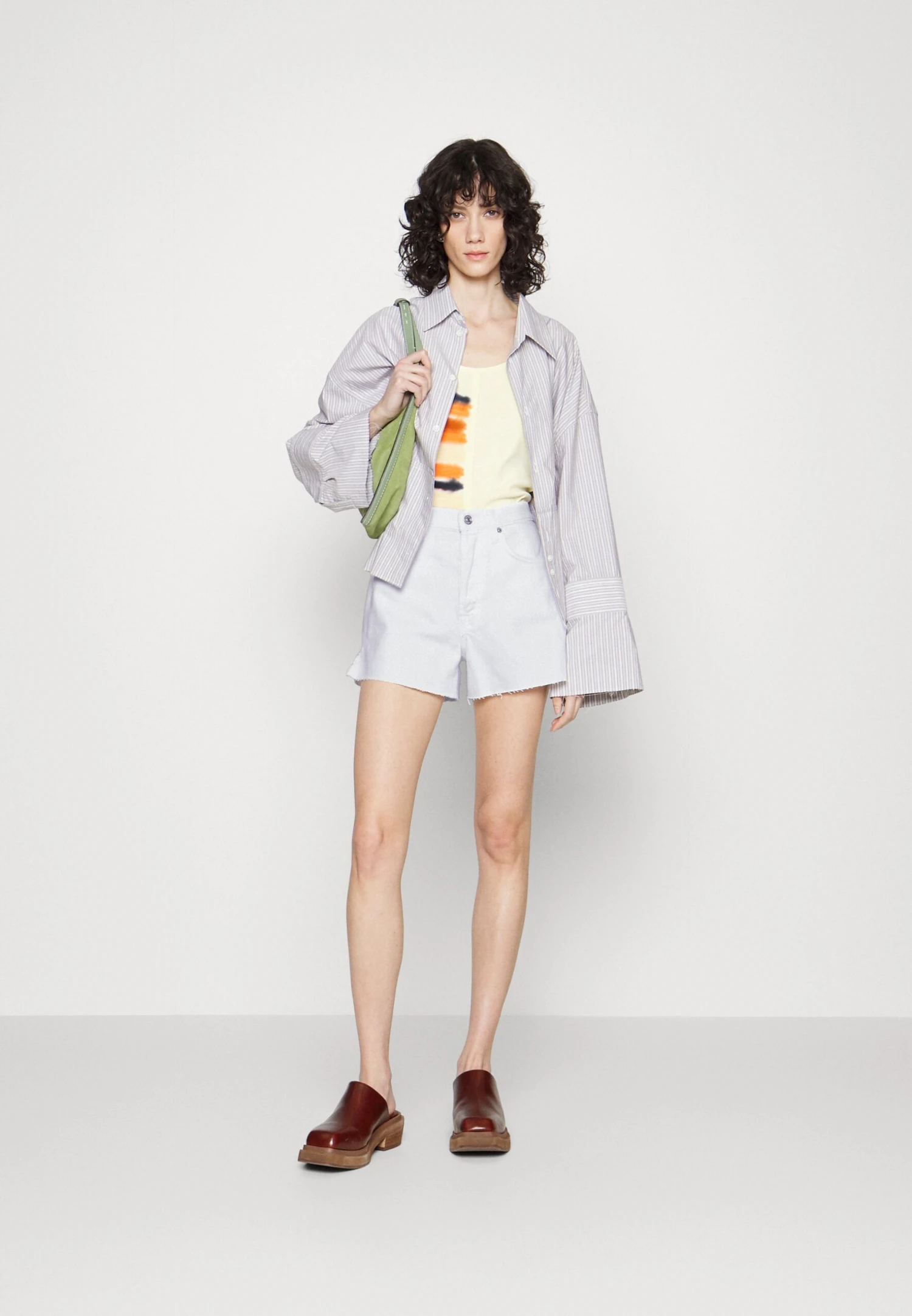 7 For All Mankind Easy Ruby Yacht - Shorts Vaqueros - White 4 7 For All Mankind Easy Ruby Yacht - Shorts Vaqueros - White - Imagen 2