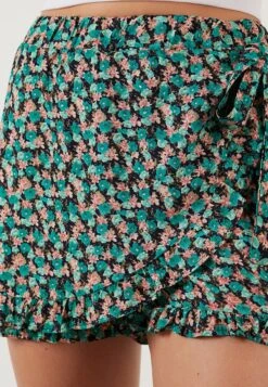 LELA Regular Fit - Shorts - Green -Tienda barata Ulla Popken 1586760537b74b458476075101efa76d