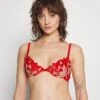 Fleur Du Mal Embroidery Demi Bra - Sujetador Con Aros - Rouge 2 Fleur Du Mal Embroidery Demi Bra - Sujetador Con Aros - Rouge -Tienda barata Ulla Popken 1c8f5f98debe4c4c80288a833fdf5d8b