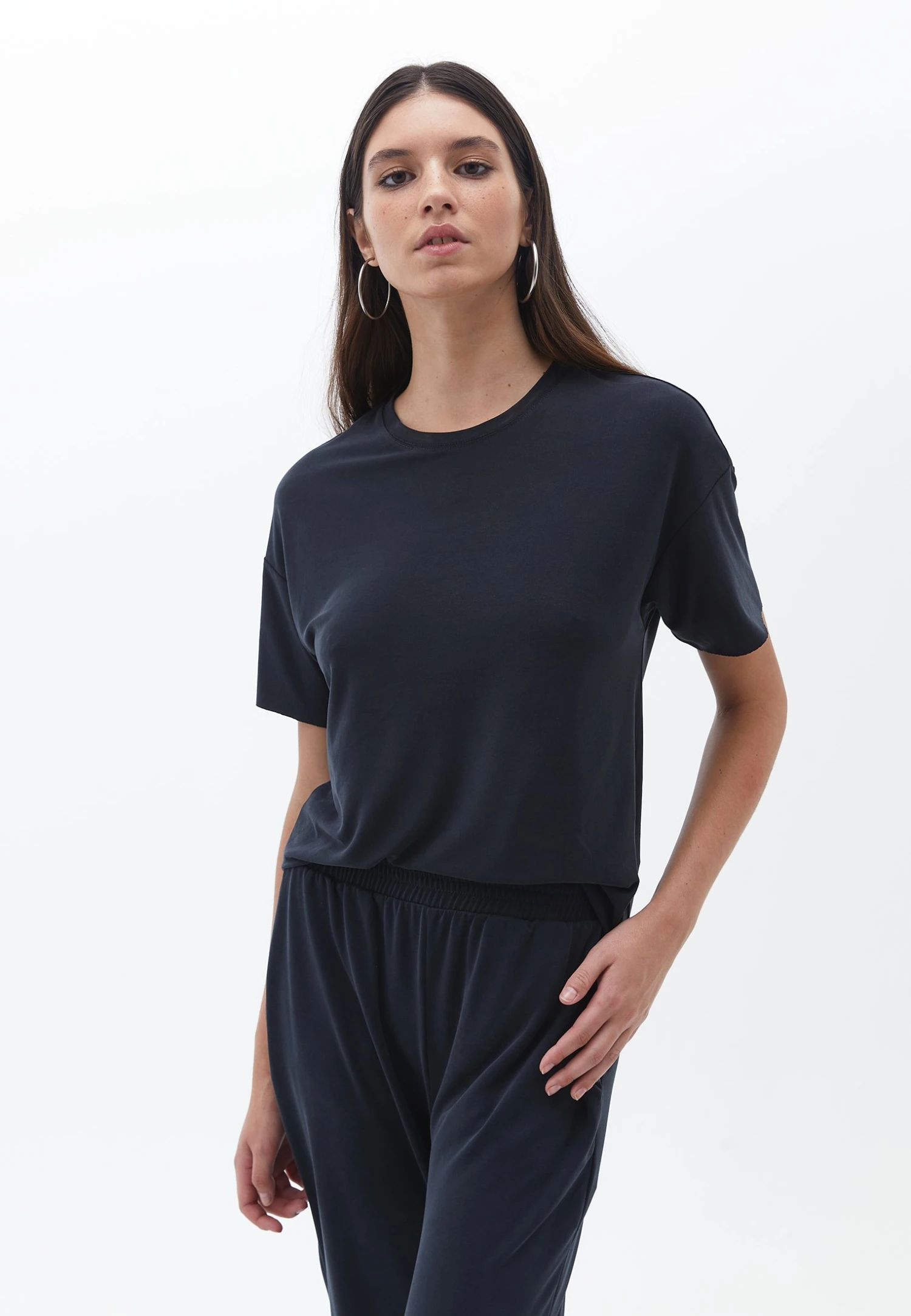 Soft Touch Crewneck- Camiseta Básica - Black 3 Soft Touch Crewneck- Camiseta Básica - Black
