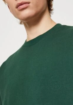 MARKET Emboss Print Crewneck Unisex - Sudadera - Forest -Tienda barata Ulla Popken 1d1fa03a412f43bca4c2c4f2eecac9bb