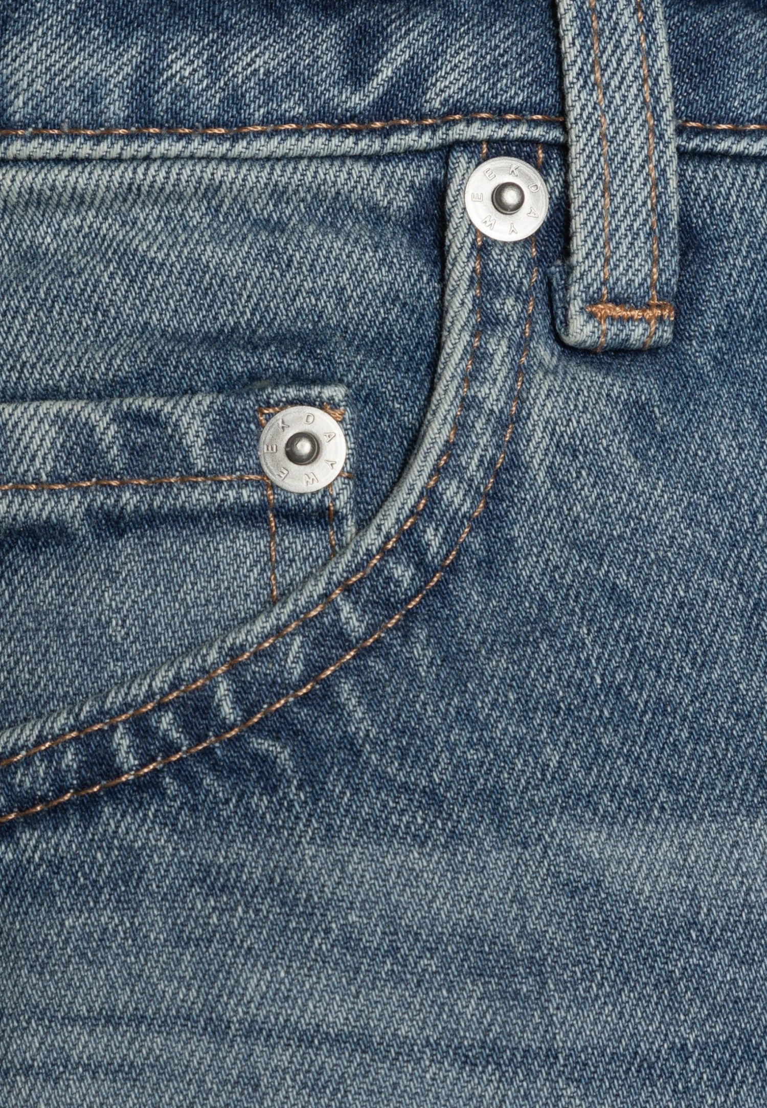 WEEKDAY Swift- Shorts Vaqueros - Blue Medium Dusty 7 WEEKDAY Swift- Shorts Vaqueros - Blue Medium Dusty - Imagen 5