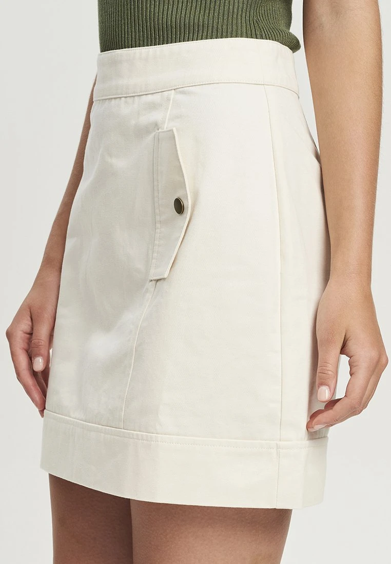 Calli Ash- Shorts Vaqueros - White 6 Calli Ash- Shorts Vaqueros - White - Imagen 4