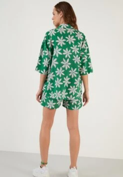 LELA Two Piece Set - Regular Fit - Shorts - Green -Tienda barata Ulla Popken 3089ee8be37040c9be7966e2a5e2c508