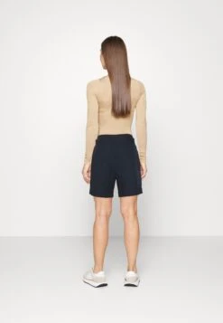 Marc O'Polo High Rise Pleats Belt - Shorts - Deep Blue Sea 10 Marc O'Polo High Rise Pleats Belt - Shorts - Deep Blue Sea -Tienda barata Ulla Popken 334da4110f2e475eaa661b969e434520