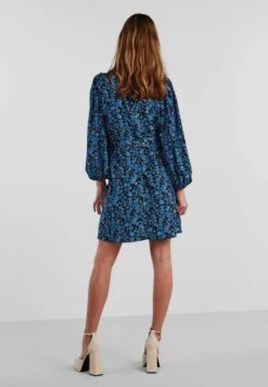 Pieces Mit Puffärmeln - Vestido Camisero - Black -Tienda barata Ulla Popken 36b8fbe52dcf4f3583f98130022c916e