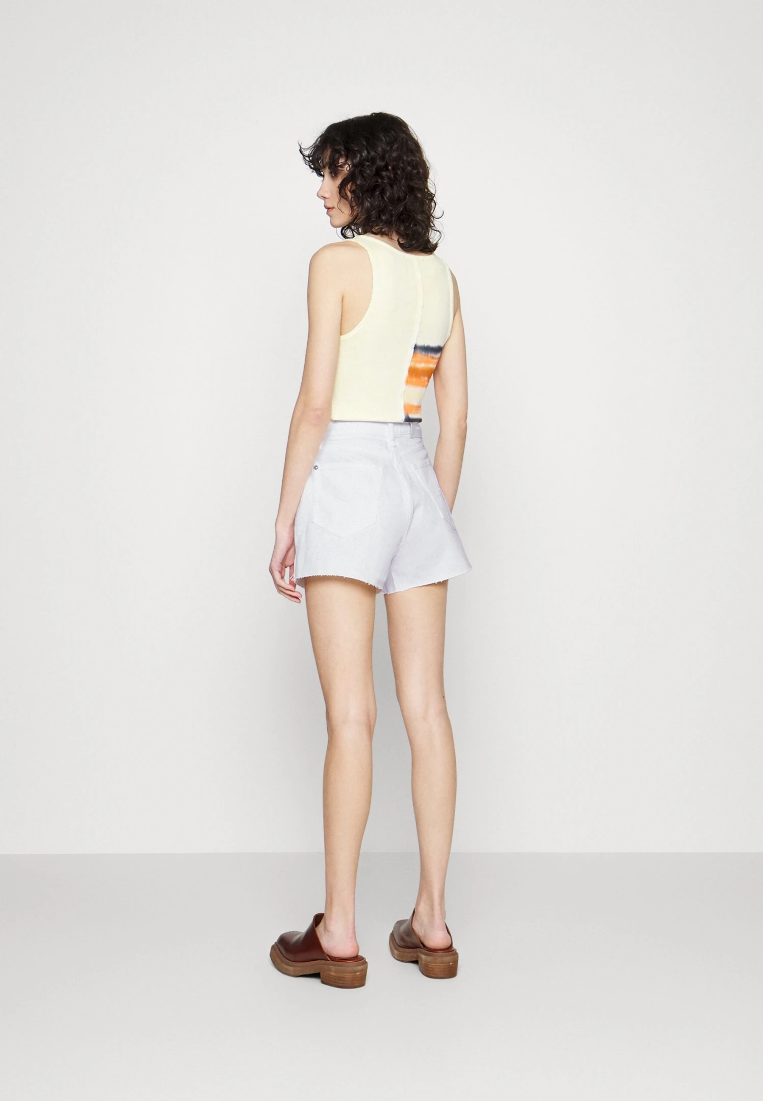 7 For All Mankind Easy Ruby Yacht - Shorts Vaqueros - White 5 7 For All Mankind Easy Ruby Yacht - Shorts Vaqueros - White - Imagen 3