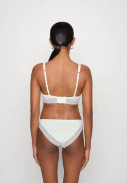 Skiny Sujetador Sin Aros - Ivory -Tienda barata Ulla Popken 43687aea7c854c8bbdc0615ef7552f15