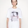 Calvin Klein Graphic - Camiseta Estampada - Bright White -Tienda barata Ulla Popken 5979d17281ba462eb3c7cffd8fdf5a0e