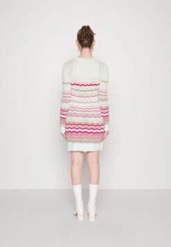 RIANI Vestido De Punto - White -Tienda barata Ulla Popken 5b36dfdedb35436ba38e0217348dae9f