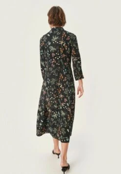 Soaked In Luxury Slvioletta - Vestido Camisero - Black Botanical Print -Tienda barata Ulla Popken 5e005f75f59d4c03a494b2074b78c72b