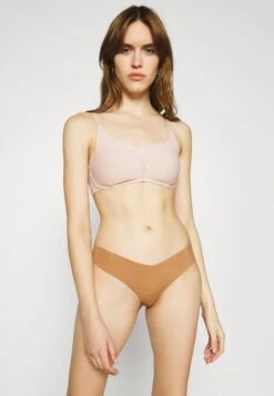 Triumph Shape Smart - Top - Neutral Beige 9 Triumph Shape Smart - Top - Neutral Beige -Tienda barata Ulla Popken 5e6c3e20625a4a9a8a993458b471a327