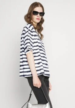 DRYKORN Areta - Camiseta Estampada - Black -Tienda barata Ulla Popken 6374b0ebeee04a44b0134421272029c6