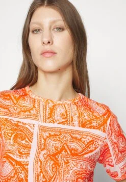 Mads Nørgaard Colene Tee - Camiseta Estampada - Orange -Tienda barata Ulla Popken 63ff83e4ef8b4517911eb0657c68793e