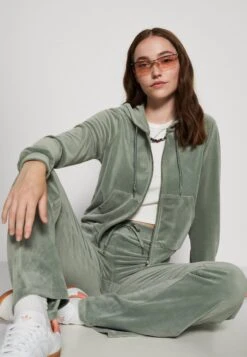 Gina Tricot Sudadera Con Cremallera - Green Bay -Tienda barata Ulla Popken 68ff3a7b0ecf46dcb4d1cd58c58ca0d0