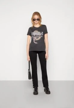 ONLY Lucy Reg S/S Jrs Noos - Camiseta Estampada - Black -Tienda barata Ulla Popken 6e576d27220b4b0fae91fc5e2375e3d8