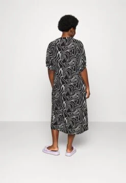 ONLY CARMAKOMA Cardes Allie Life Calf Dress - Vestido Camisero - Black -Tienda barata Ulla Popken 73b4cba78fab49cca7e258f35f81b8f4