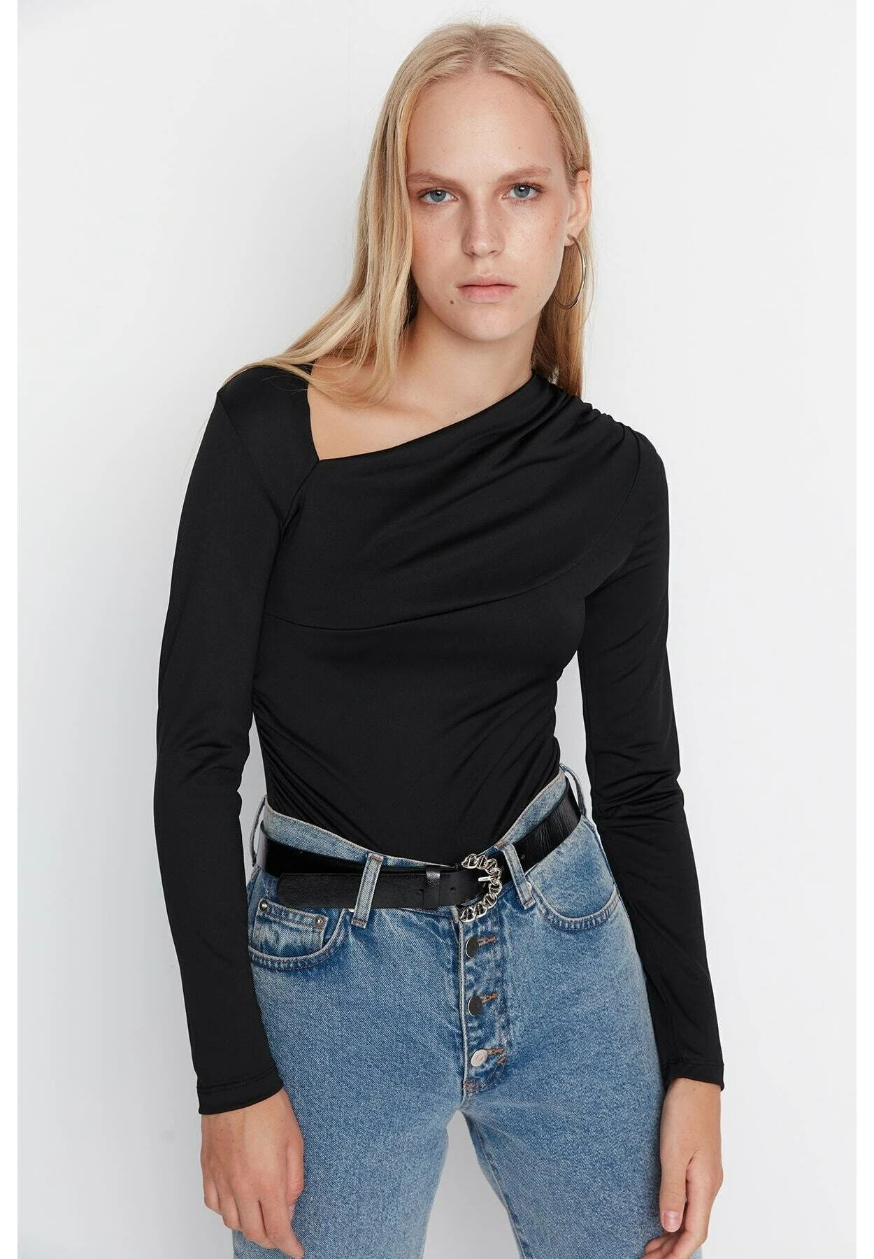 Trendyol Camiseta De Manga Larga - Black 6 Trendyol Camiseta De Manga Larga - Black - Imagen 4