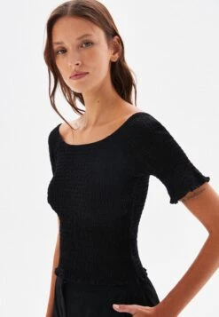 Gimped Square Collar - Camiseta Básica - Black -Tienda barata Ulla Popken 7d00c539737d4d139004719c6d110098