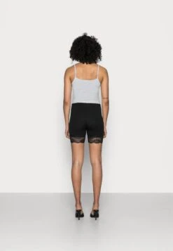 Cream Matilda Biker - Shorts - Pitch Black -Tienda barata Ulla Popken 7e76151da2364f98ab36b20ea1e3d6d2