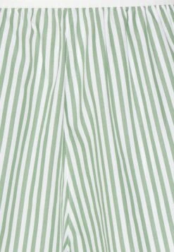 Lacoste Shorts - White/Ash Tree 12 Lacoste Shorts - White/Ash Tree -Tienda barata Ulla Popken 7fa30e2cf0414545aa4b5c494b03baf9