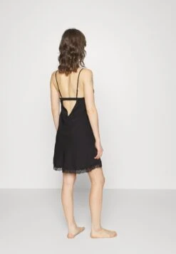 Anna Field Camisón - Black -Tienda barata Ulla Popken 7faf62a0415346bcba63cf95391ae85d