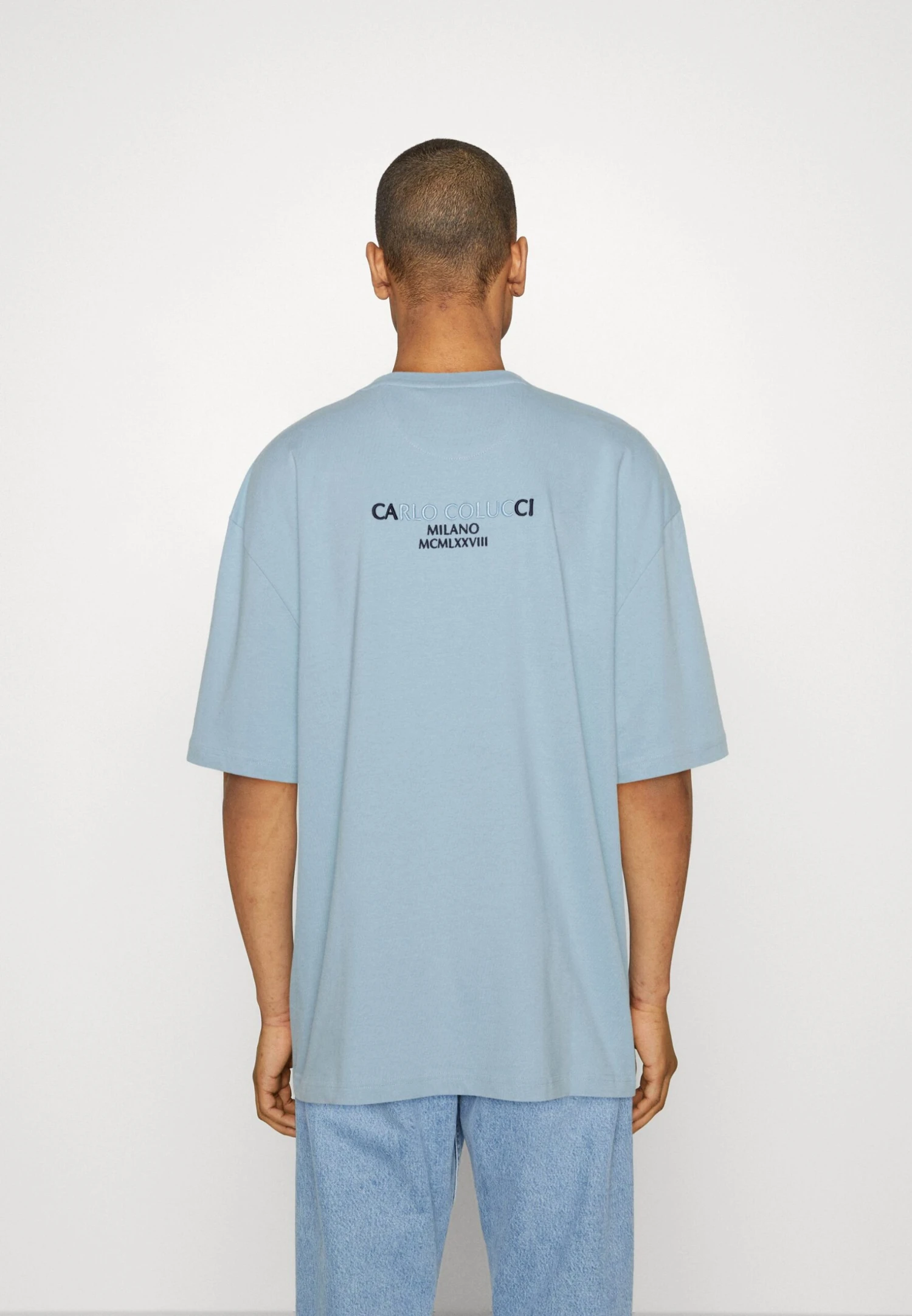 CARLO COLUCCI Plus Unisex - Camiseta Estampada - Blau 5 CARLO COLUCCI Plus Unisex - Camiseta Estampada - Blau - Imagen 3