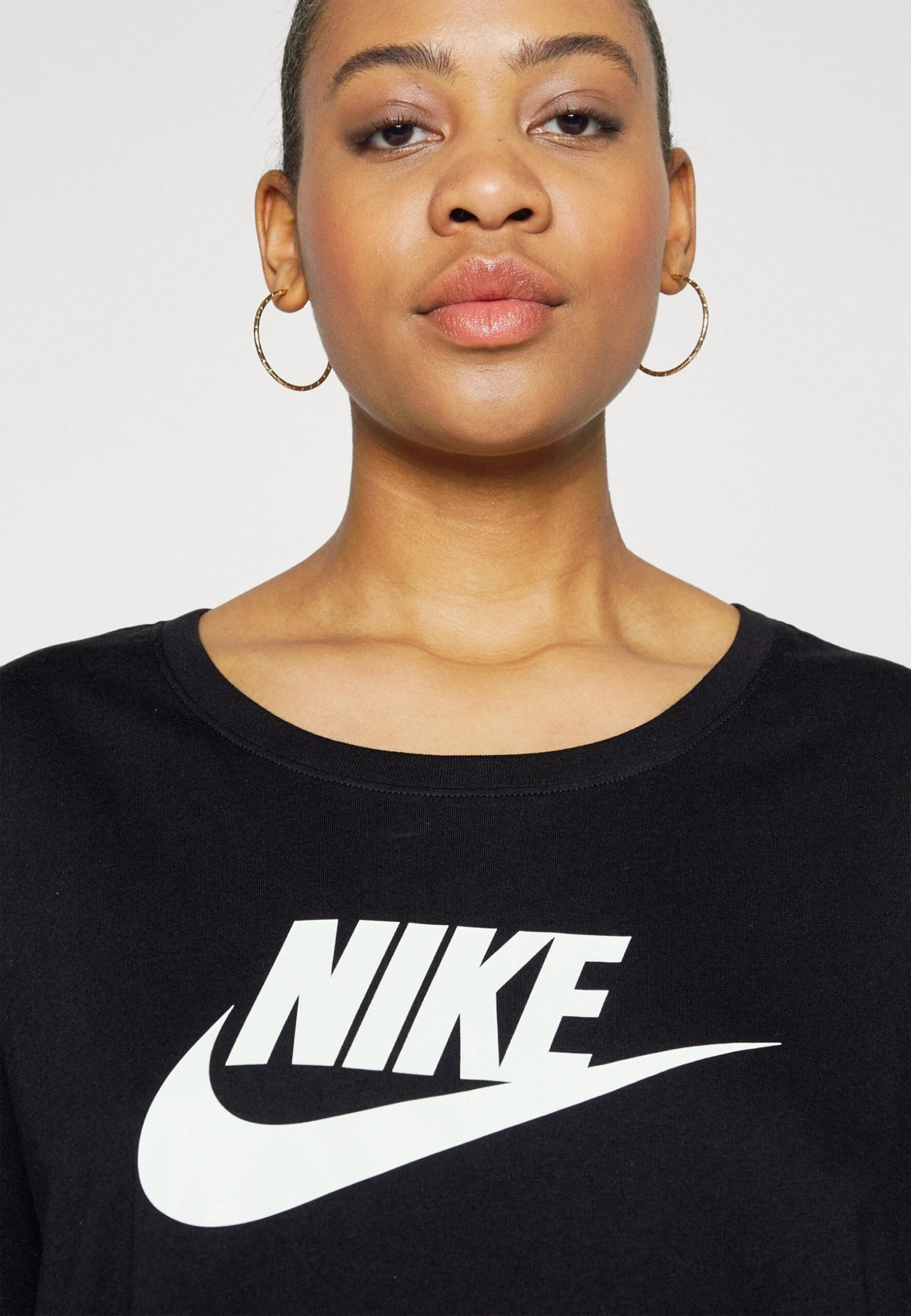 Nike Sportswear Tee - Camiseta Estampada - Black 7 Nike Sportswear Tee - Camiseta Estampada - Black - Imagen 5