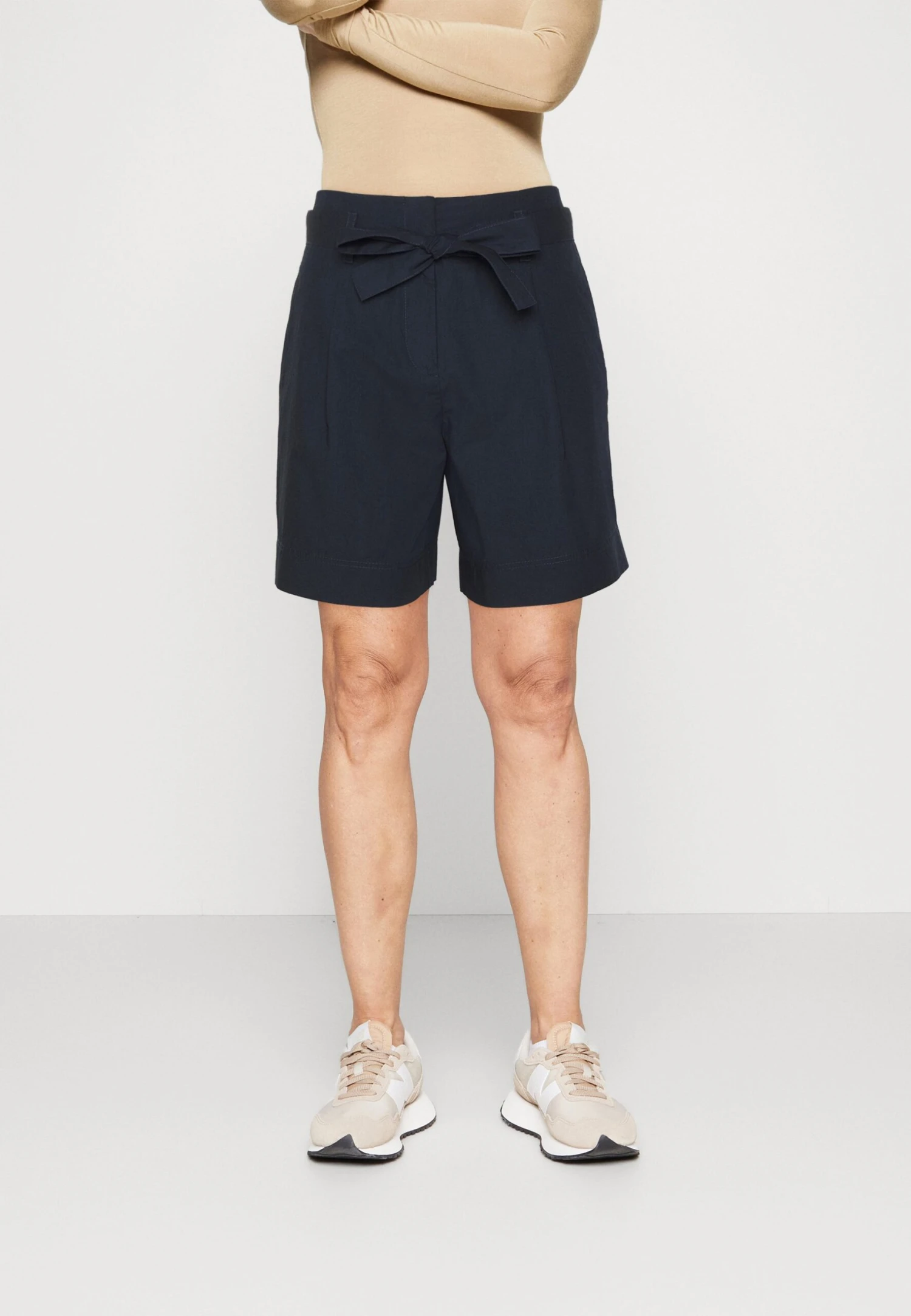 Marc O'Polo High Rise Pleats Belt - Shorts - Deep Blue Sea 3 Marc O'Polo High Rise Pleats Belt - Shorts - Deep Blue Sea