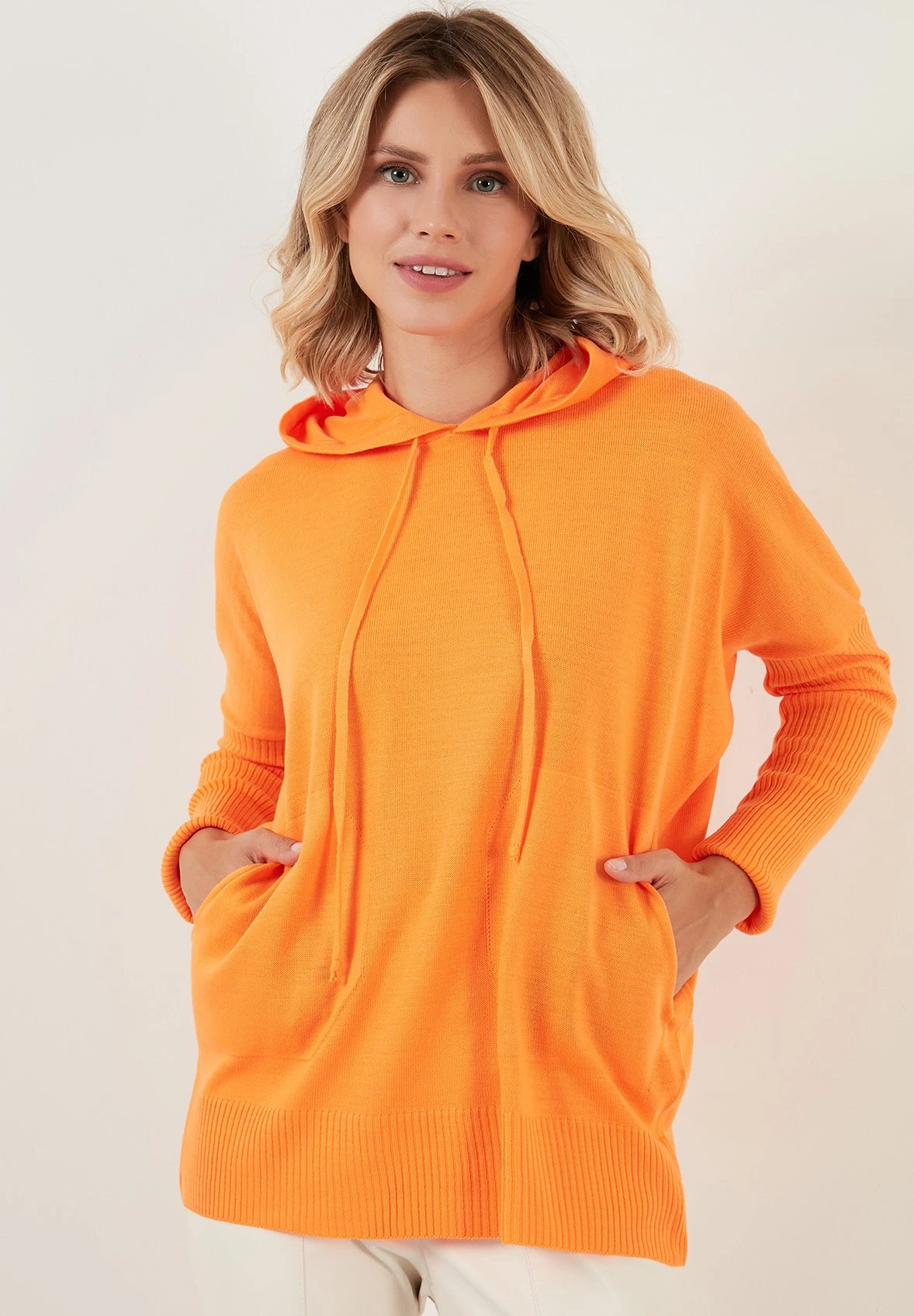 LELA Regular Fit - Jersey Con Capucha - Orange 8 LELA Regular Fit - Jersey Con Capucha - Orange - Imagen 6
