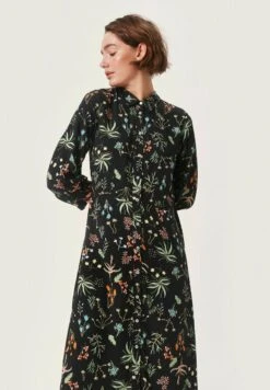 Soaked In Luxury Slvioletta - Vestido Camisero - Black Botanical Print -Tienda barata Ulla Popken 8ce925c67f294cfdaec99129f68f3e17