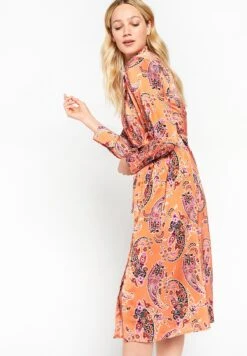 LOLALIZA Paisley Print - Vestido Informal - Orange -Tienda barata Ulla Popken 99f5dfa399d9415986db6c14719653ed