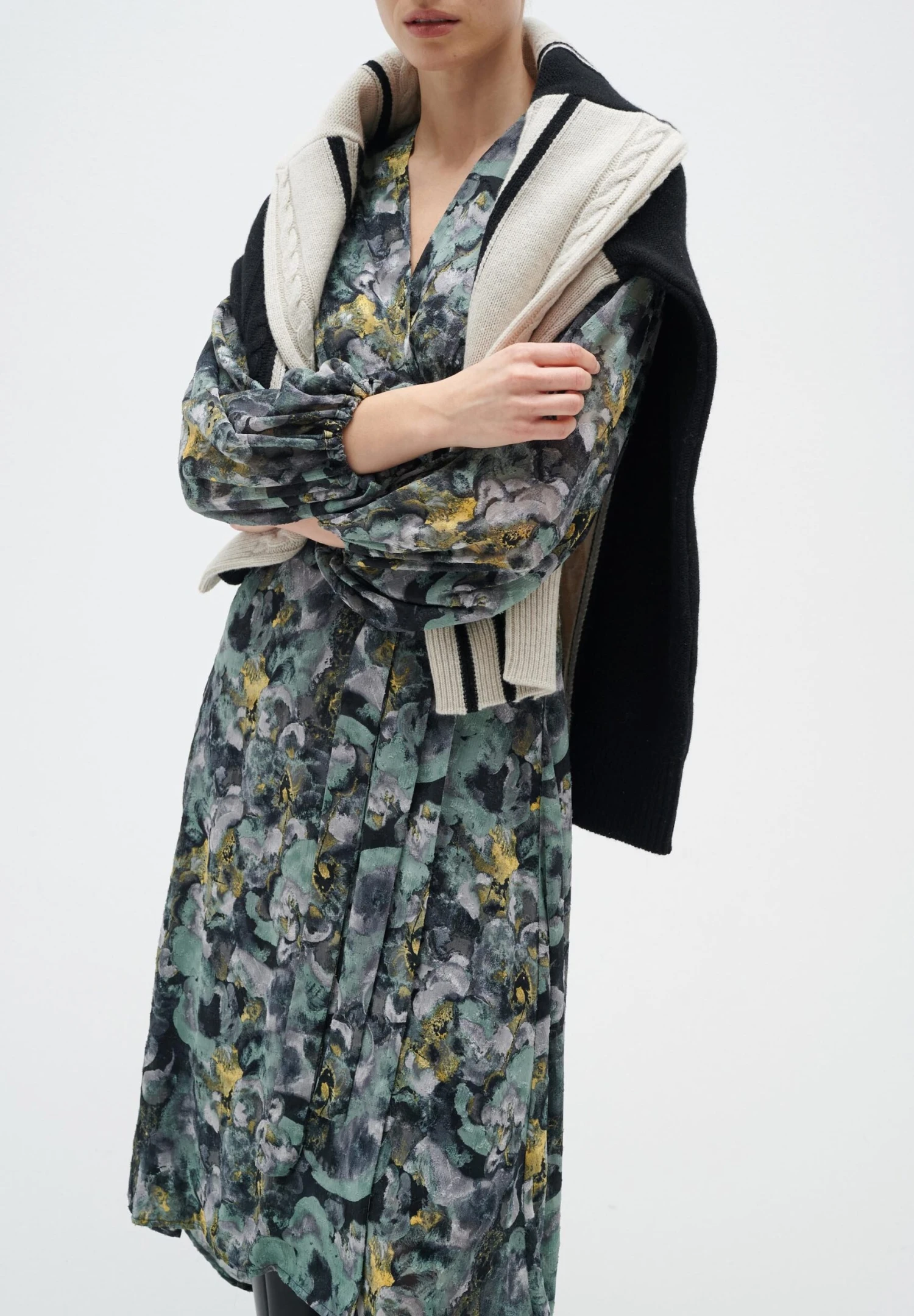 InWear Basiraiw Wrap - Vestido Informal - Green Marble Flower 7 InWear Basiraiw Wrap - Vestido Informal - Green Marble Flower - Imagen 5