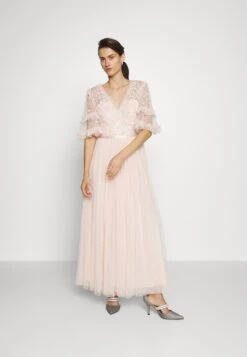 Needle & Thread Maybelle Bodice V-Neck Ankle Gown - Vestido De Fiesta - Petal Pink -Tienda barata Ulla Popken 9b5a5c719b76438fa005b0cd2b453328