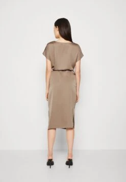Vila Viellette V-Neck - Vestido Informal - Walnut 10 Vila Viellette V-Neck - Vestido Informal - Walnut -Tienda barata Ulla Popken 9eec83548f4b4a43a952bf6296b1adc4