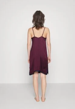 ESPRIT Chemise Solid - Camisón - Bordeaux -Tienda barata Ulla Popken a55298cdfba04ed8944b5b6ea3cf5347