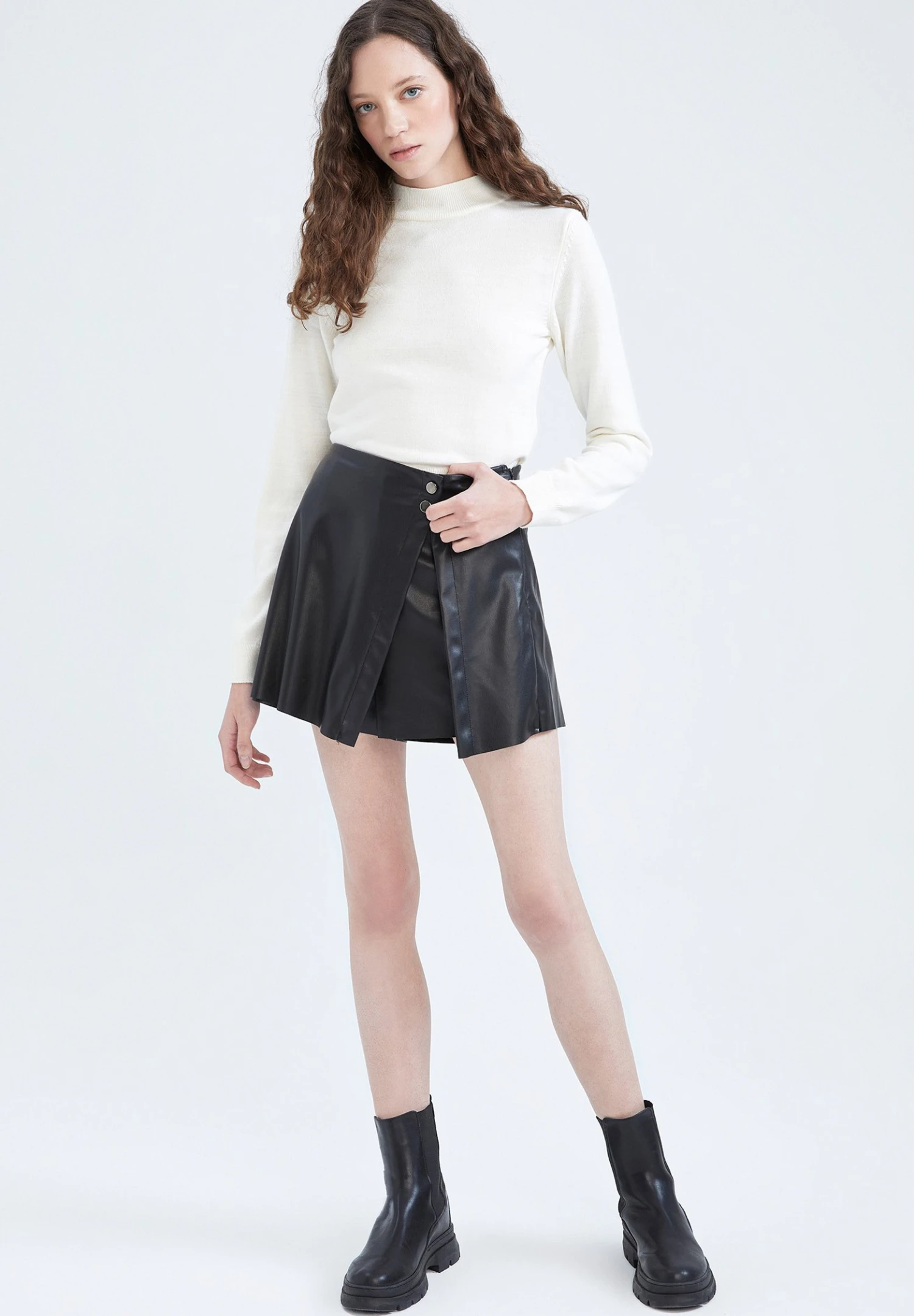 DeFacto Regular Fit- Falda Cruzada - Black 4 DeFacto Regular Fit- Falda Cruzada - Black - Imagen 2