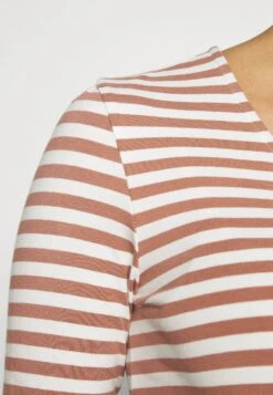 ONLY MATERNITY Olmjoy Life Wrap - Camiseta De Manga Larga - Beaver Fur 13 ONLY MATERNITY Olmjoy Life Wrap - Camiseta De Manga Larga - Beaver Fur -Tienda barata Ulla Popken abad4f76bc71402dbd52f039b6677be2