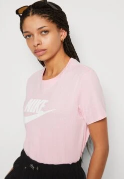 Nike Sportswear Tee - Camiseta Estampada - Med Soft Pink -Tienda barata Ulla Popken c55a21b4c5a340ac97c2e2225da4ceb8