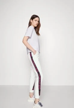 EA7 Emporio Armani Camiseta Estampada - White/Black -Tienda barata Ulla Popken c59c7460c4d74514a64de226dfce702f