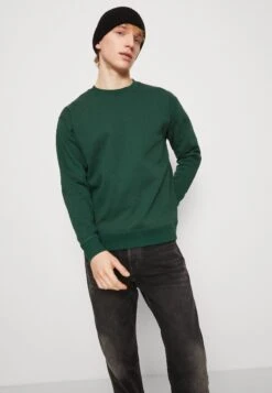 MARKET Emboss Print Crewneck Unisex - Sudadera - Forest -Tienda barata Ulla Popken c8014522840247a8951f27b70d7631ef