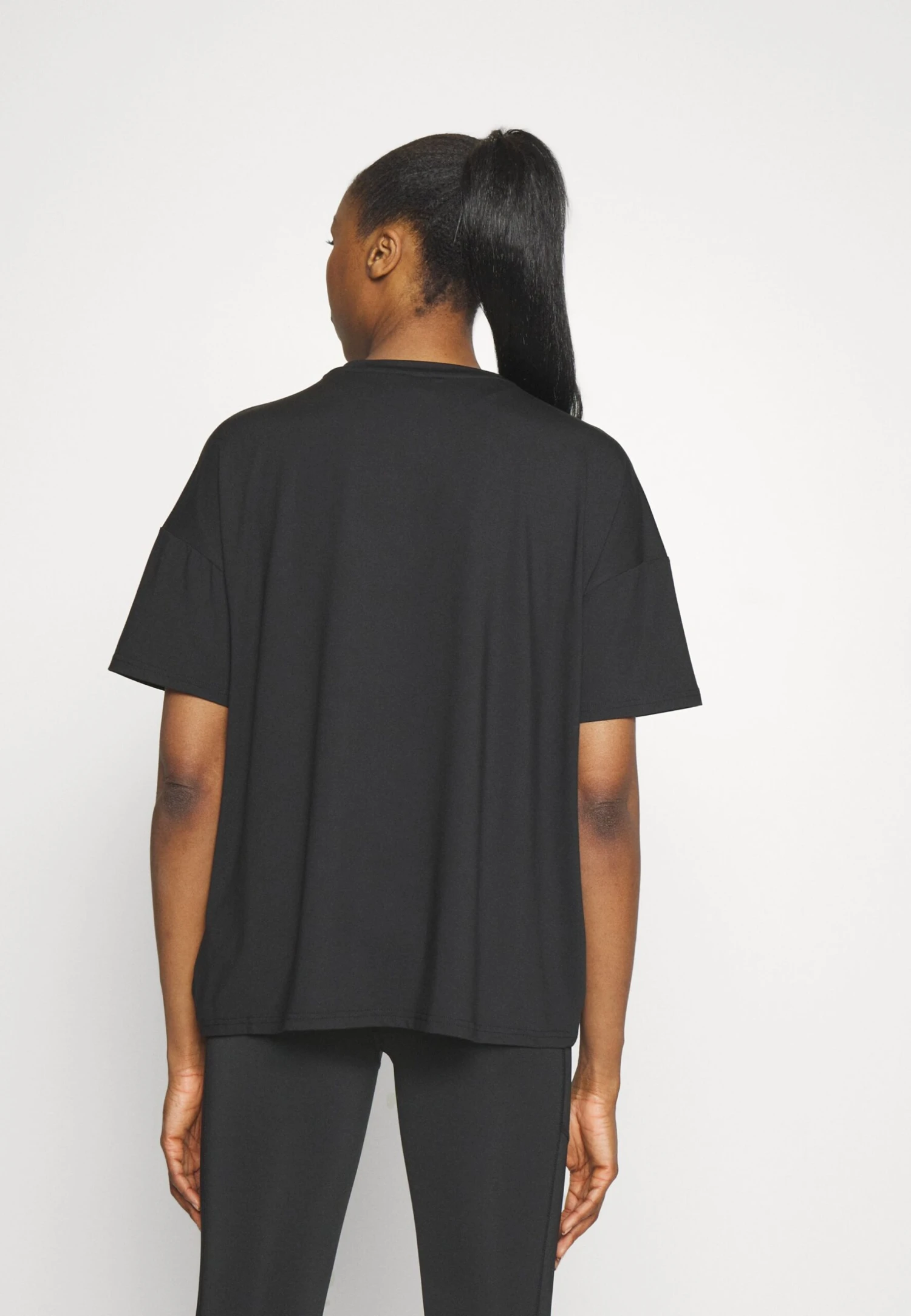 Only Play Onpclarisa Oversize Train Tee - Camiseta Deportiva - Black 5 Only Play Onpclarisa Oversize Train Tee - Camiseta Deportiva - Black - Imagen 3