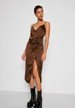 NA-KD Overlap Slip Dress - Vestido De Cóctel - Brown -Tienda barata Ulla Popken ebd1c65819ec47d4a2904347269a6bb2