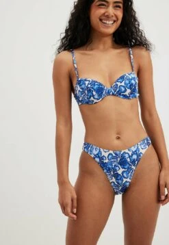 NA-KD Hochgeschnittenes - Braguita De Bikini - Dark Blue Flower -Tienda barata Ulla Popken f00ddbda6aea48f18a52d564c44ef6c3