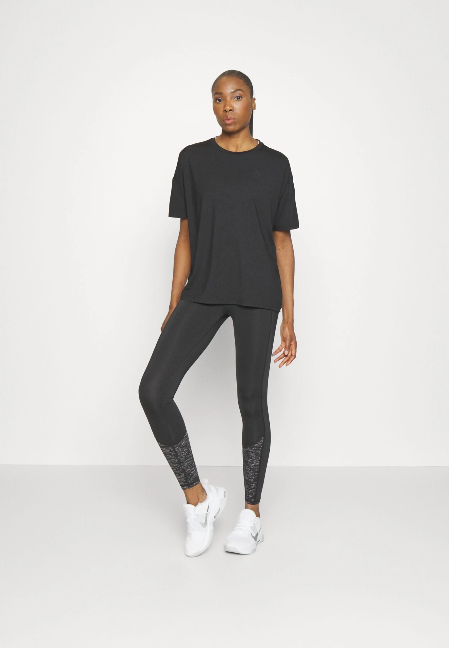 Only Play Onpclarisa Oversize Train Tee - Camiseta Deportiva - Black 4 Only Play Onpclarisa Oversize Train Tee - Camiseta Deportiva - Black - Imagen 2