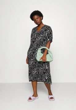 ONLY CARMAKOMA Cardes Allie Life Calf Dress - Vestido Camisero - Black -Tienda barata Ulla Popken f73f92f1d05c46b390a2a058c87557d7