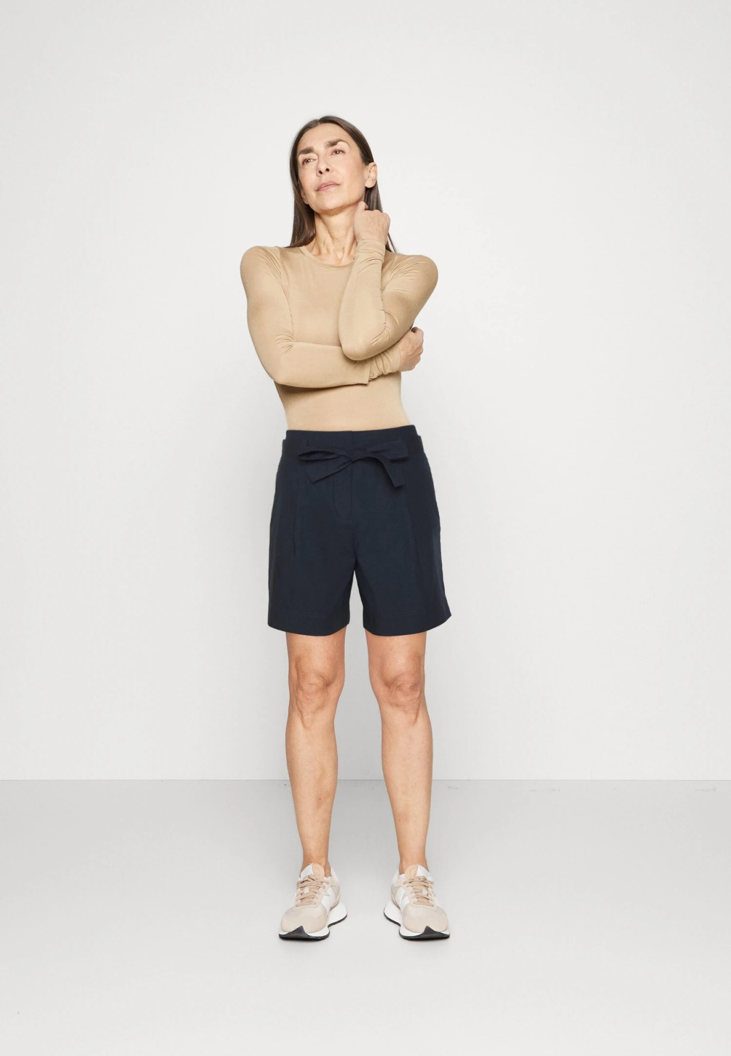 Marc O'Polo High Rise Pleats Belt - Shorts - Deep Blue Sea 4 Marc O'Polo High Rise Pleats Belt - Shorts - Deep Blue Sea - Imagen 2